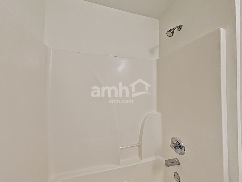 Building Photo - 2627 Mission Ridge Dr