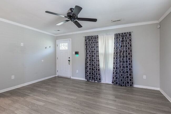 Building Photo - Welcome to this charming home in Newport News "ASK ABOUT OUR ZERO DEPOSIT"