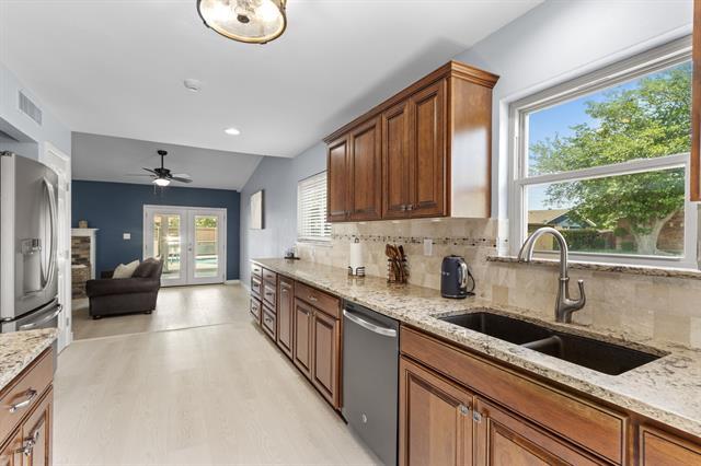 Building Photo - 2113 Victoria Rd