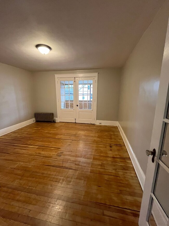 Building Photo - Spacious Apartment in Mercersburg