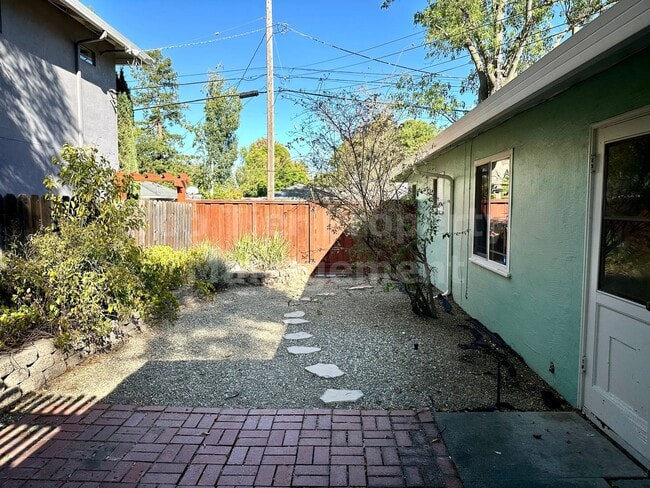 Building Photo - Charming 3 Bed / 1 Bath / 1,364 Sqft House in Pleasant Hill - Available now!