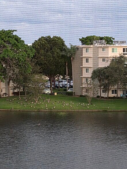 Building Photo - 2222 N Cypress Bend Dr