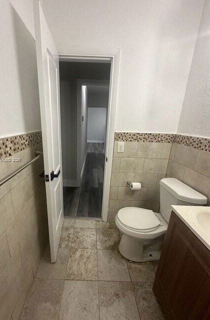 Building Photo - 2154 NE 168th St