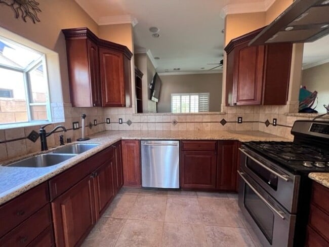 Building Photo - 3BR 2Ba Boat Deep Hightop Garage & Colorado River Views