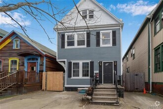 Building Photo - 41 Mariner St