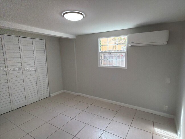 Building Photo - 1350 SW 13th St