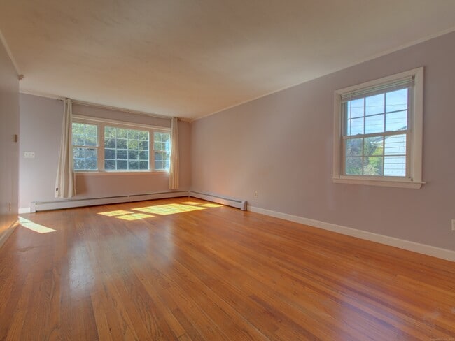 Building Photo - 24 Larchmont Terrace