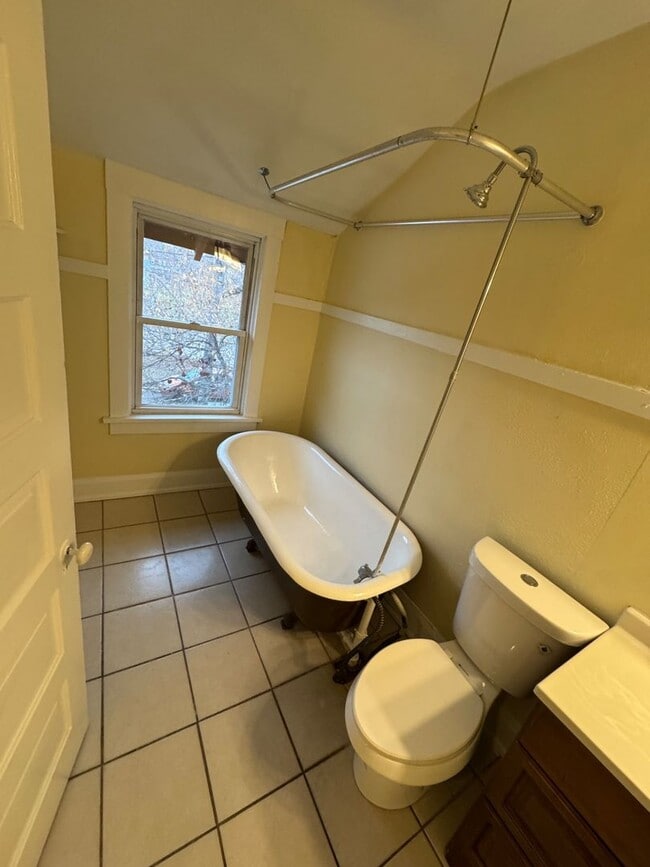 Building Photo - Beautiful Large Home for rent