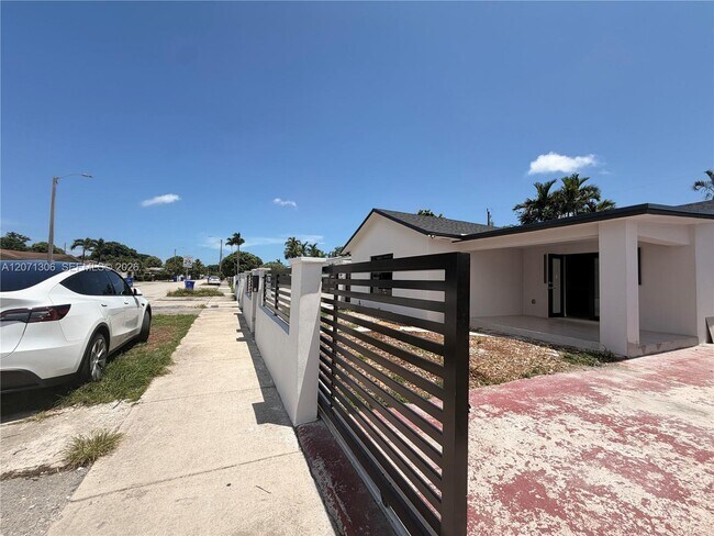 Building Photo - 3680 NW 16th St