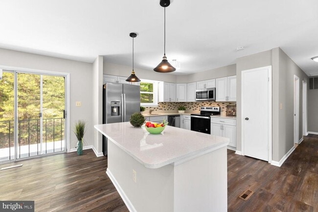 Building Photo - 6100 Hellen Lee Dr