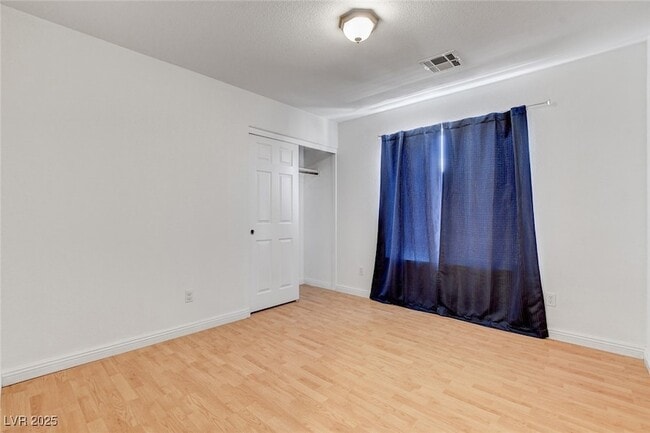 Building Photo - 1005 Roaring River Ave