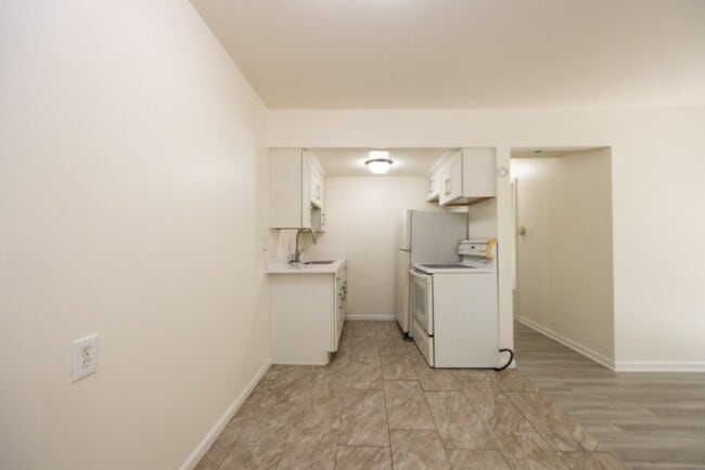 Building Photo - 22330 W Warren Ave