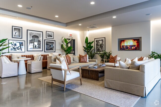 Residents Lounge - 80 on the Commons