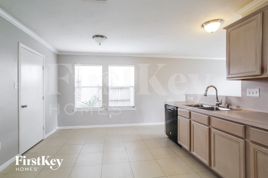 Building Photo - 8114 Scarlet Tanager Dr
