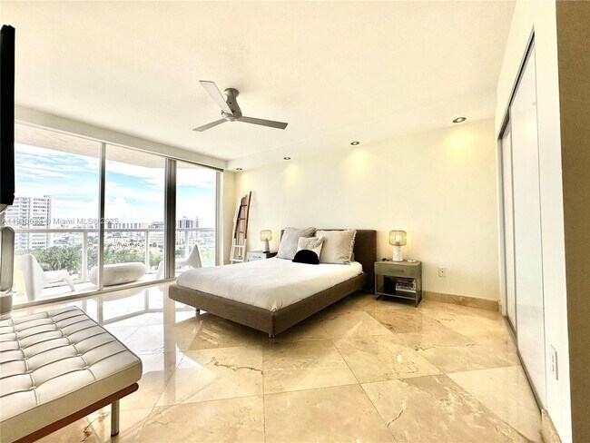 Building Photo - 7330 Ocean Terrace