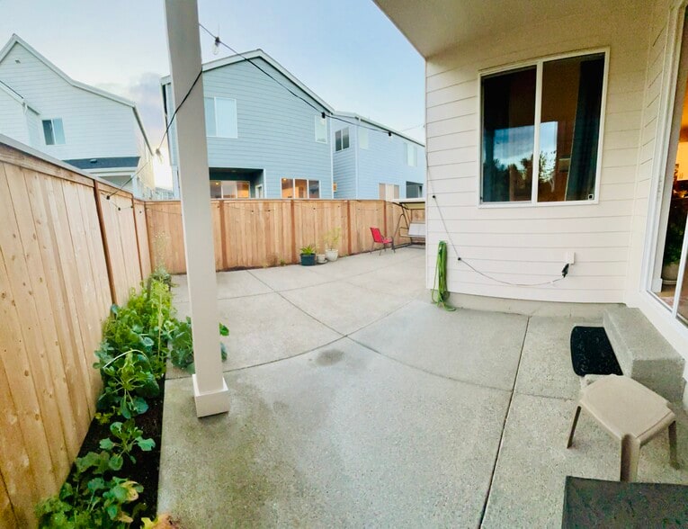 Building Photo - 13911 SW 172nd Ave