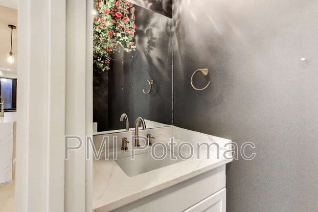 Building Photo - 531 Kennedy St NW