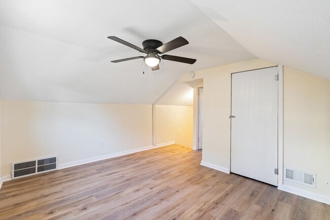 Building Photo - Newly Remodeled 2 Bedroom, 1 Bathroom in A...