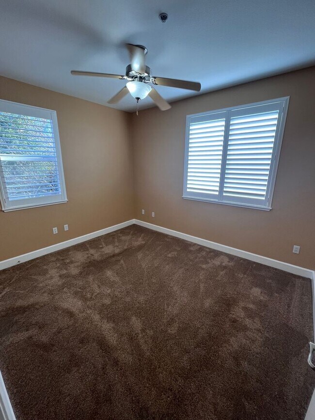 Building Photo - BEAUTIFUL CONDO AT THE PHOENICIAN IN ROSEVILLE!! $500 OFF FIRST MONTH'S RENT!!