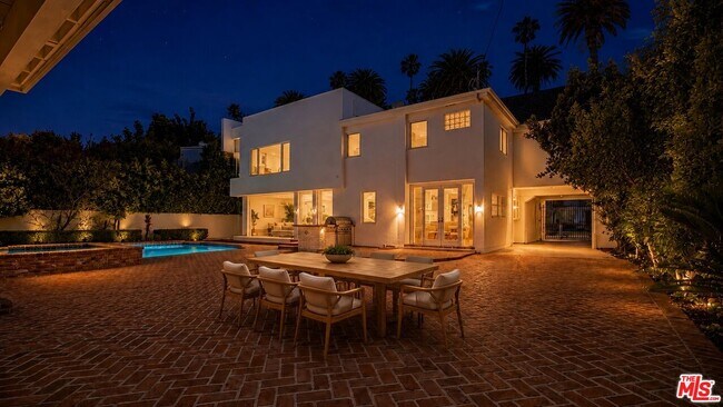 Building Photo - 612 N Bedford Dr