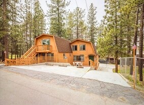 Building Photo - 542 Cottage Ln