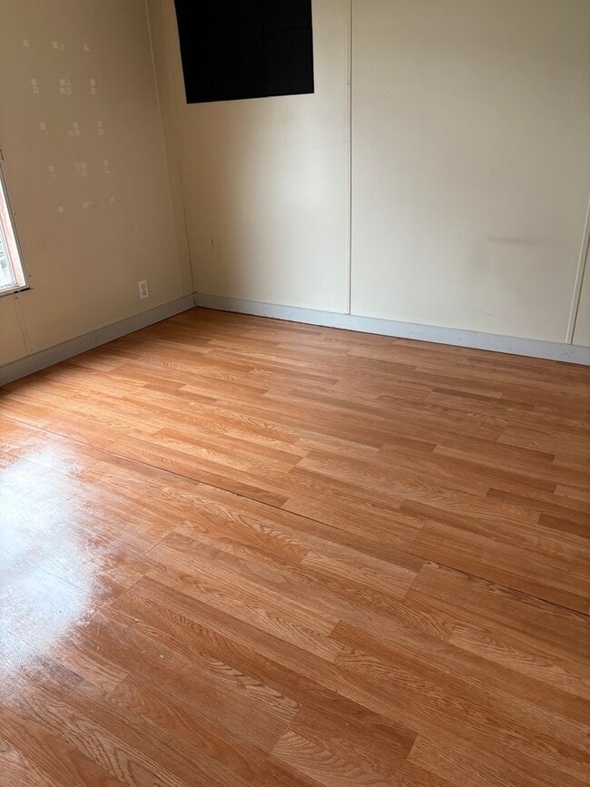 Building Photo - 17 Gilmer St