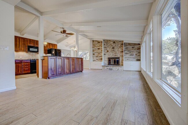 Building Photo - 2400 Spring Creek Dr