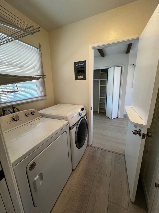 Building Photo - 2 Bedroom 1 Bath Apartment for Rent in Arcadia with New Ductless A/C