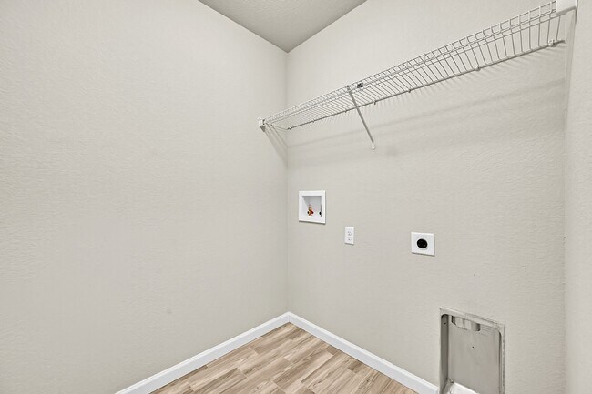 Building Photo - $2,040.95 -  3 bed, 2.5 bath Townhome in CO Springs with Central AC!