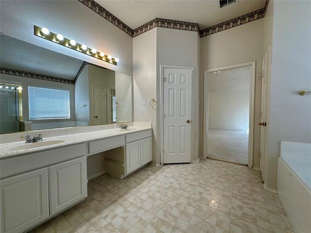 Building Photo - 8240 Fountain Ridge Dr