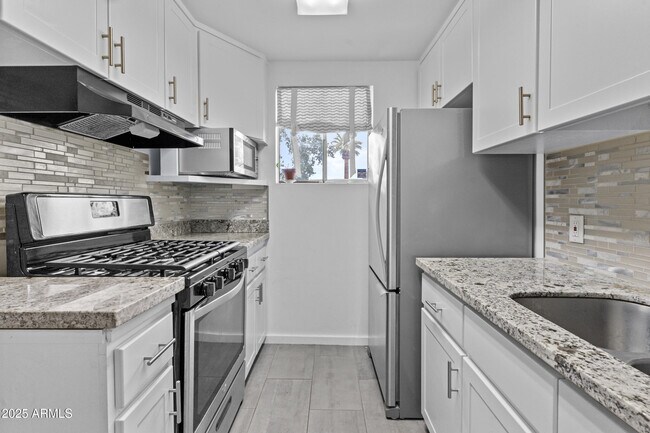 Building Photo - 6125 E Indian School Rd