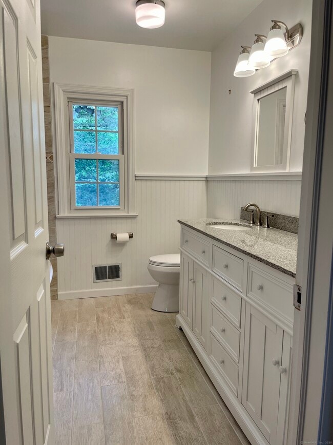 Building Photo - 52 Knapp Ln
