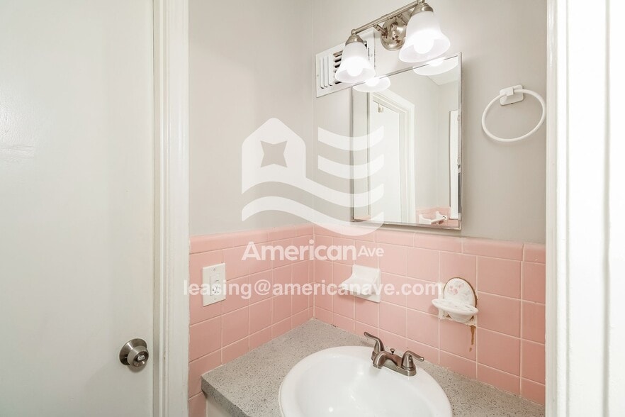 Building Photo - 194 Waterford Dr