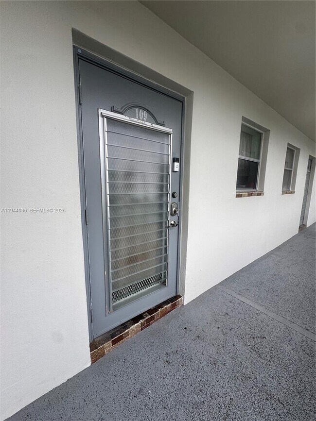 Building Photo - 8590 Sunrise Lakes Blvd