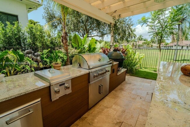 Building Photo - 2493 Poinciana Dr