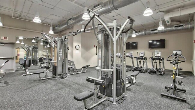 Building Photo - 300 S Duval St