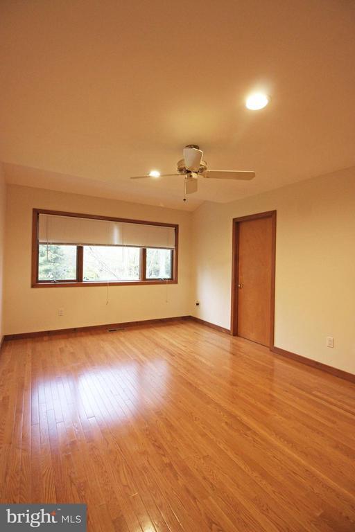 Building Photo - 6872 Melrose Dr