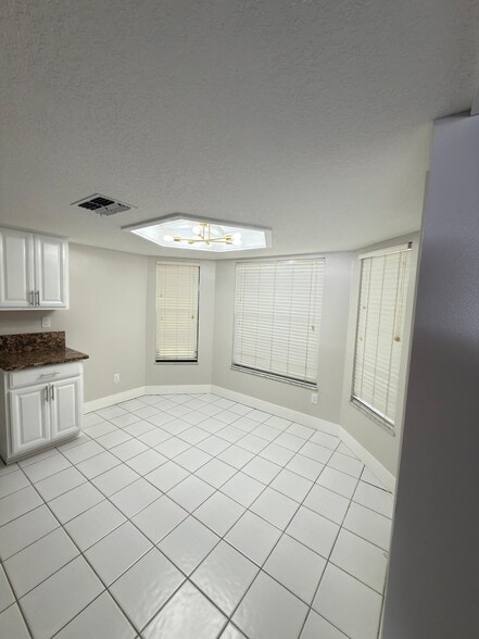 Building Photo - 9132 Remington Dr