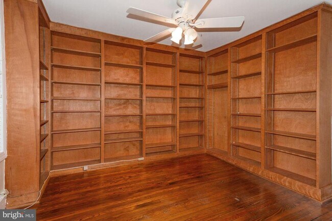 Building Photo - 315 Constitution Ave NE