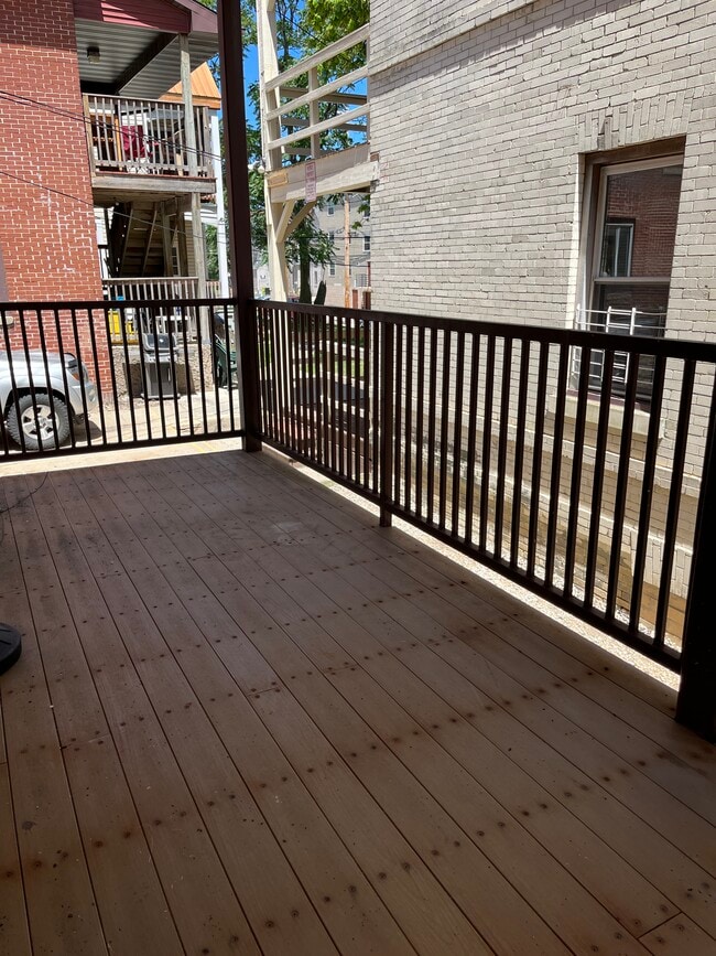 Building Photo - 1730 W Kilbourn Ave