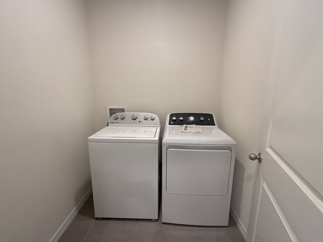 Building Photo - Oak Hill Plantation - Aria Model - 3/2/2 *New Home*