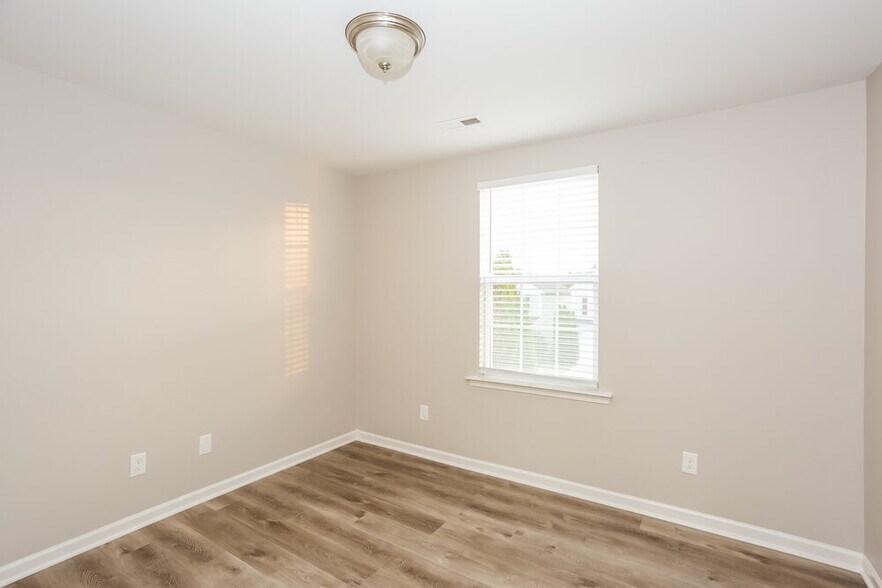 Building Photo - 4635 Abercromby St