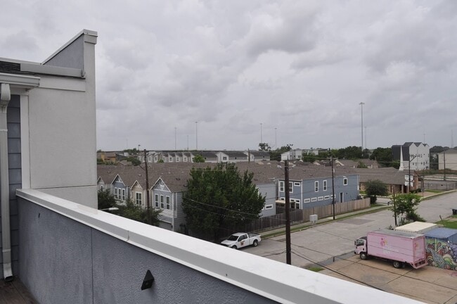 Building Photo - 3304 Cline St