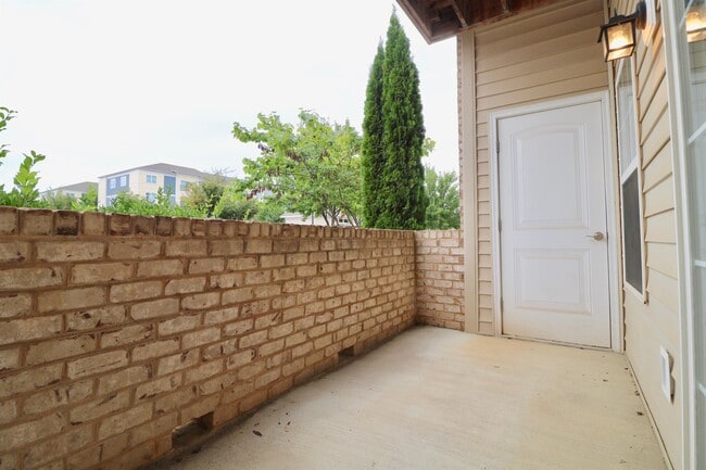 Building Photo - 302 Capstone Dr