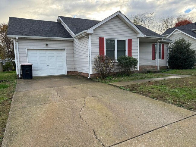 Building Photo - Single Family Home in Clarksville