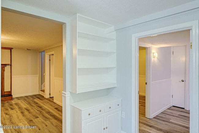 Building Photo - Dellwood Dr.