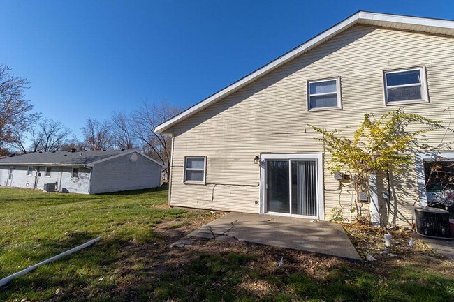 Building Photo - 7216 N Moberly Dr