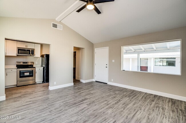 Building Photo - 211 S Doran