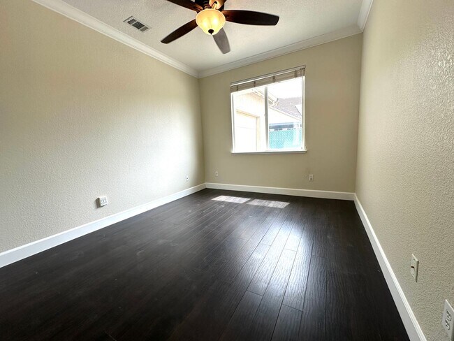 Building Photo - Beautiful 3-bedroom home in the heart of Manteca