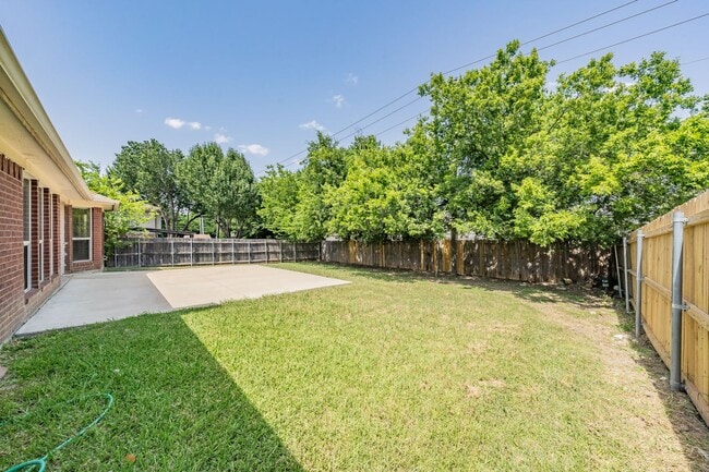 Building Photo - Spacious single-story 4-bedroom, 2-bath home in Arlington, Mansfield ISD
